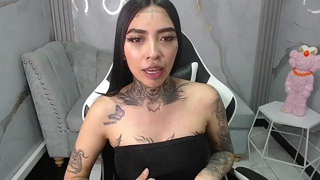 Snapshot of Ashley_Blum_v chatting on October 18, 8:10 pm Ashley Blum v online show from October 18, 8:10 pm