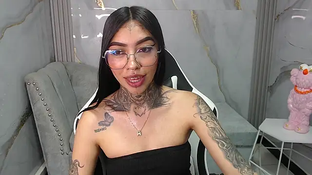 Snapshot of Ashley_Blum_v chatting on October 1, 8:14 pm Ashley Blum v online show from October 1, 8:14 pm