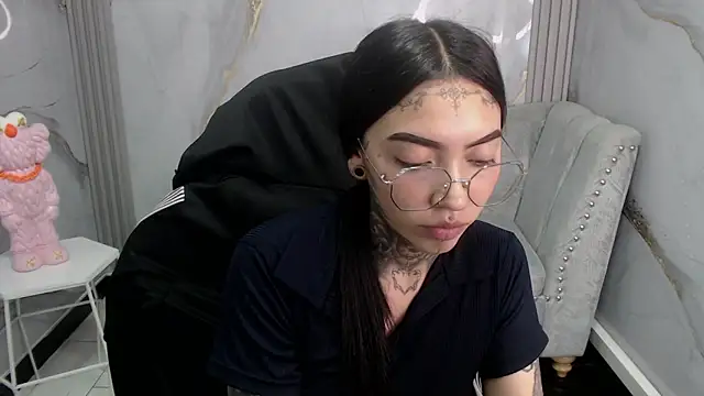 Snapshot of Ashley_Blum_v chatting on October 24, 8:05 pm Ashley Blum v online show from October 24, 8:05 pm