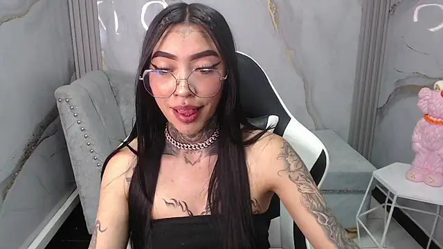 Snapshot of Ashley_Blum_v chatting on October 10, 8:14 pm Ashley Blum v online show from October 10, 8:14 pm