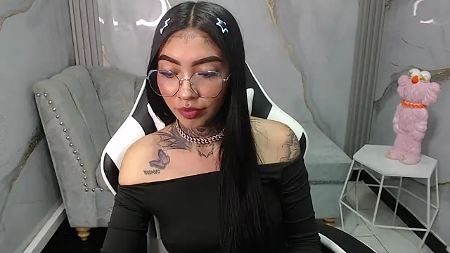 Snapshot of Ashley_Blum_v chatting on October 3, 8:36 pm Ashley Blum v online show from October 3, 8:36 pm