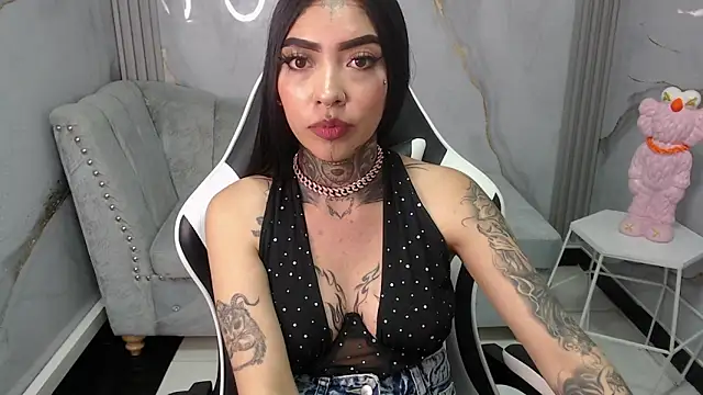 Snapshot of Ashley_Blum_v chatting on October 15, 8:11 pm Ashley Blum v online show from October 15, 8:11 pm