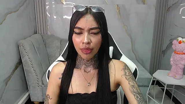 Snapshot of Ashley_Blum_v chatting on October 2, 8:25 pm Ashley Blum v online show from October 2, 8:25 pm