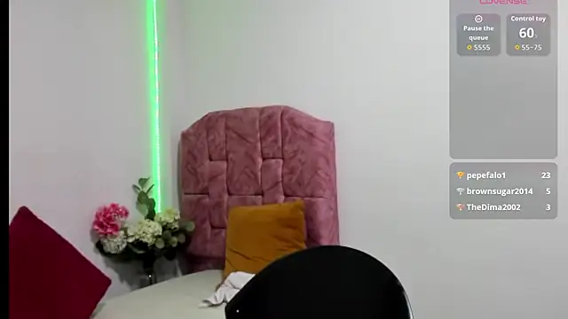 Snapshot of esmeraldaladys chatting on September 28, 8:14 pm esmeraldaladys online show from September 28, 8:14 pm