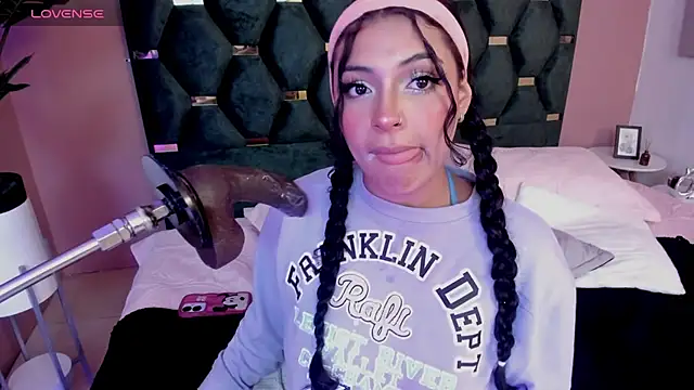 Snapshot of Micki__ chatting on October 30, 12:28 pm Micki   online show from October 30, 12:28 pm