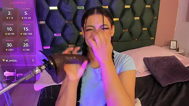 Snapshot of Micki__ chatting on October 25, 12:35 pm Micki   online show from October 25, 12:35 pm