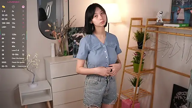 Snapshot of SuzanneHowse chatting on October 17, 7:00 am SuzanneHowse online show from October 17, 7:00 am