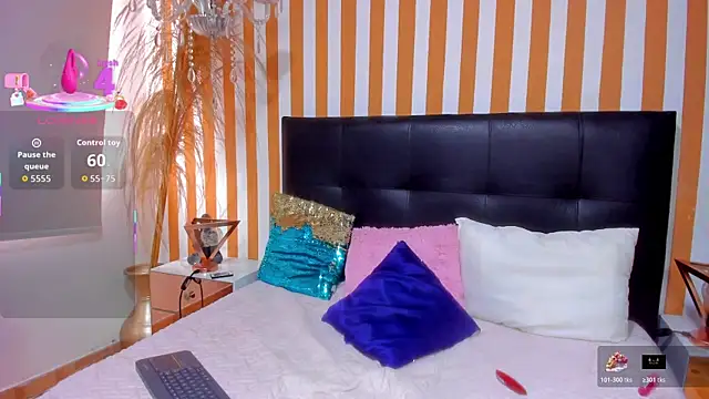 Snapshot of LunaToledo chatting on October 28, 12:44 pm LunaToledo online show from October 28, 12:44 pm