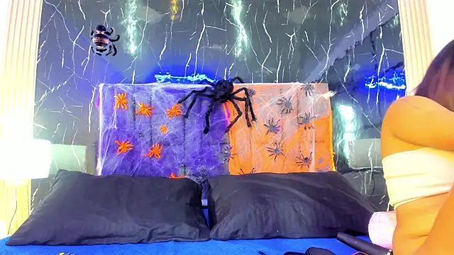 Snapshot of BustyGlow chatting on October 21, 11:14 am BustyGlow online show from October 21, 11:14 am