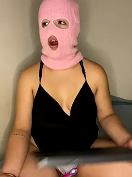 Snapshot of destiny69col chatting on October 6, 12:27 am destiny69col online show from October 6, 12:27 am