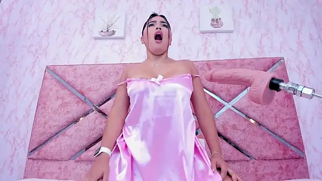 Snapshot of HOT_EMIILY_ chatting on October 19, 12:07 pm HOT EMIILY online show from October 19, 12:07 pm