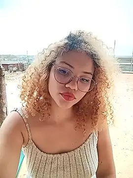 Snapshot of SirenRouge_69 chatting on October 11, 9:17 pm SirenRouge 69 online show from October 11, 9:17 pm