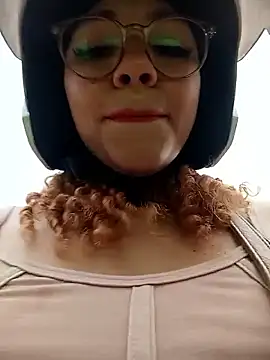 Snapshot of SirenRouge_69 chatting on October 13, 8:33 pm SirenRouge 69 online show from October 13, 8:33 pm