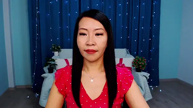 Snapshot of LiaPak chatting on October 6, 1:00 am LiaPak online show from October 6, 1:00 am