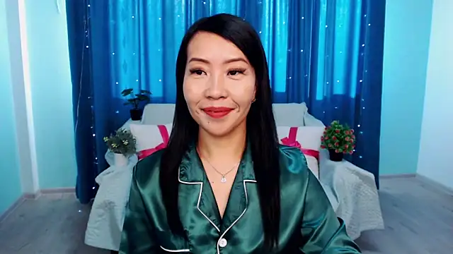 Snapshot of LiaPak chatting on October 30, 1:30 am LiaPak online show from October 30, 1:30 am