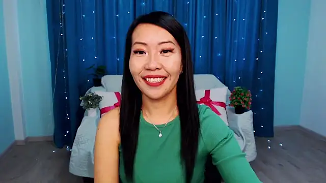 Snapshot of LiaPak chatting on October 24, 1:12 am LiaPak online show from October 24, 1:12 am