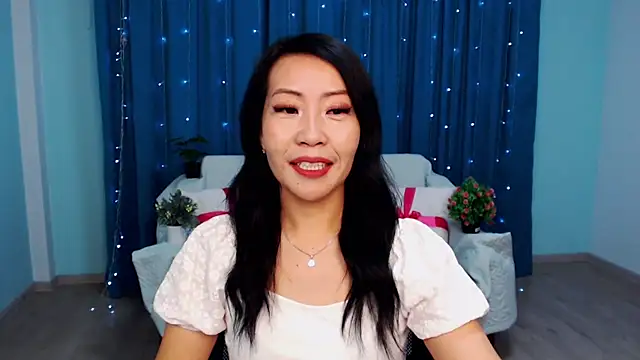 Snapshot of LiaPak chatting on September 30, 1:00 am LiaPak online show from September 30, 1:00 am