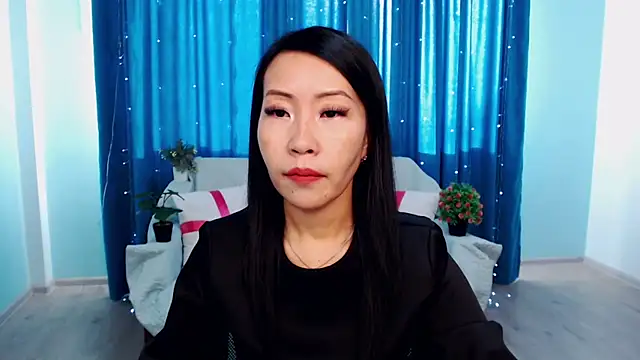 Snapshot of LiaPak chatting on October 13, 12:57 am LiaPak online show from October 13, 12:57 am