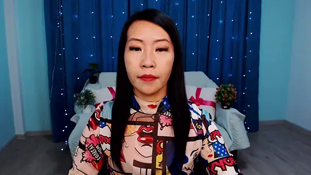 Snapshot of LiaPak chatting on October 2, 1:21 am LiaPak online show from October 2, 1:21 am