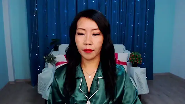 Snapshot of LiaPak chatting on October 3, 1:22 am LiaPak online show from October 3, 1:22 am