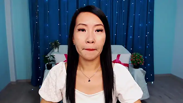 Snapshot of LiaPak chatting on October 16, 1:19 am LiaPak online show from October 16, 1:19 am