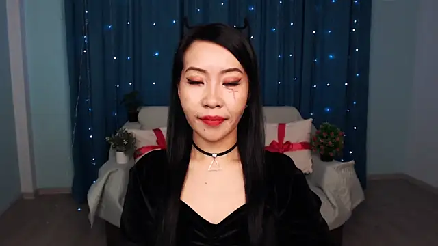 Snapshot of LiaPak chatting on October 31, 1:40 am LiaPak online show from October 31, 1:40 am