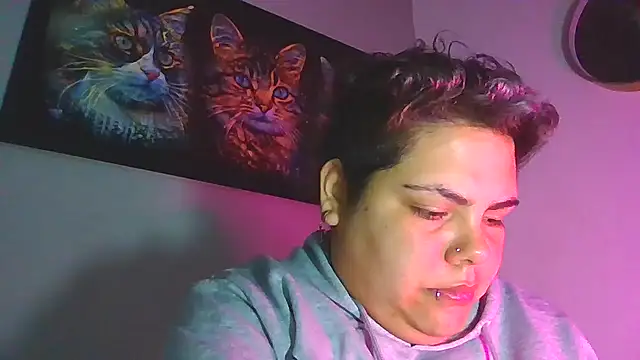 Snapshot of Hailey_Curvy chatting on October 3, 4:17 am Hailey Curvy online show from October 3, 4:17 am