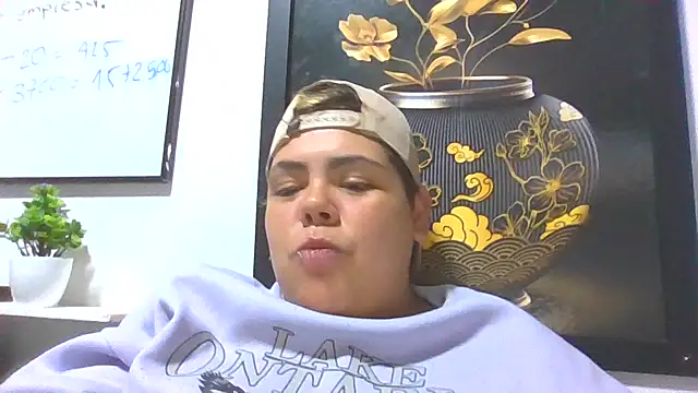 Snapshot of Hailey_Curvy chatting on September 26, 10:35 am Hailey Curvy online show from September 26, 10:35 am