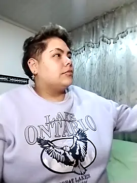 Snapshot of Hailey_Curvy chatting on October 24, 3:57 am Hailey Curvy online show from October 24, 3:57 am