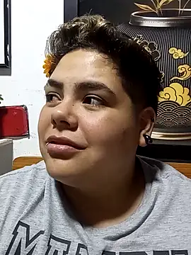 Snapshot of Hailey_Curvy chatting on October 16, 7:00 am Hailey Curvy online show from October 16, 7:00 am