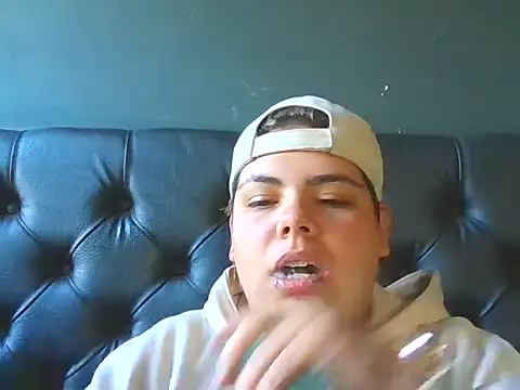 Snapshot of Hailey_Curvy chatting on September 22, 10:08 pm Hailey Curvy online show from September 22, 10:08 pm