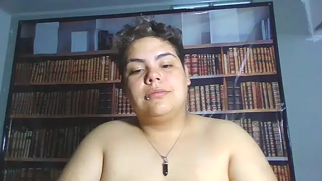 Snapshot of Hailey_Curvy chatting on October 8, 11:25 am Hailey Curvy online show from October 8, 11:25 am