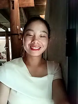 Snapshot of milo123-xx chatting on October 5, 9:47 am milo123-xx online show from October 5, 9:47 am