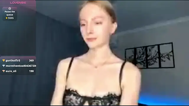 Snapshot of BrightAnnie chatting on November 1, 5:39 pm BrightAnnie online show from November 1, 5:39 pm