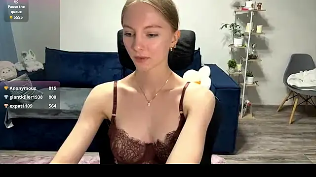 Snapshot of BrightAnnie chatting on October 18, 7:04 pm BrightAnnie online show from October 18, 7:04 pm