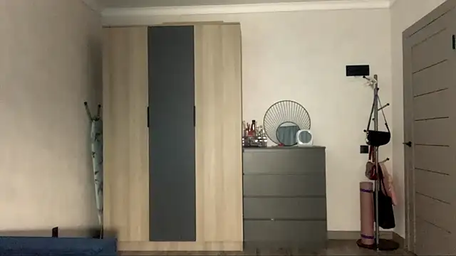 Snapshot of BrightAnnie chatting on September 20, 6:17 pm BrightAnnie online show from September 20, 6:17 pm