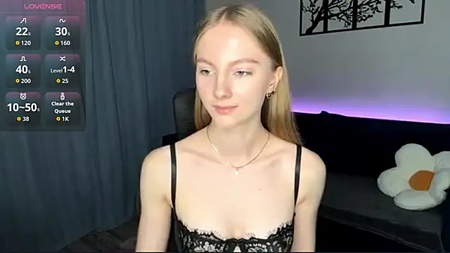 Snapshot of BrightAnnie chatting on October 30, 5:25 pm BrightAnnie online show from October 30, 5:25 pm