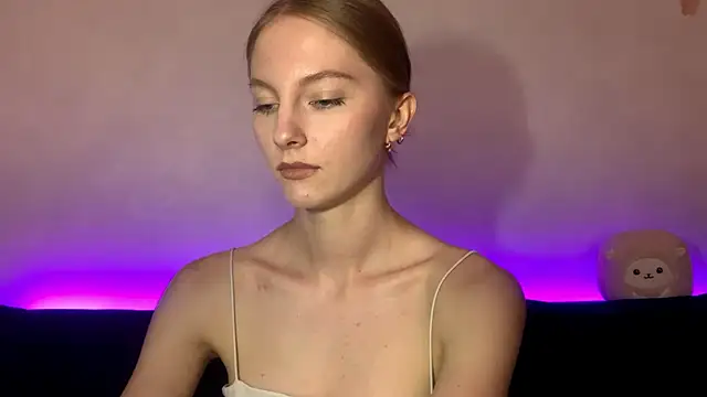 Snapshot of BrightAnnie chatting on September 19, 6:07 pm BrightAnnie online show from September 19, 6:07 pm