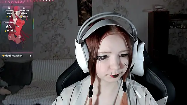 PansyBorriello online show from October 31, 4:33 pm