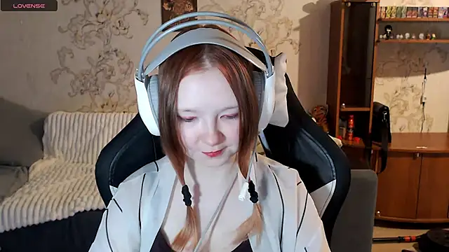 PansyBorriello online show from October 3, 4:12 pm