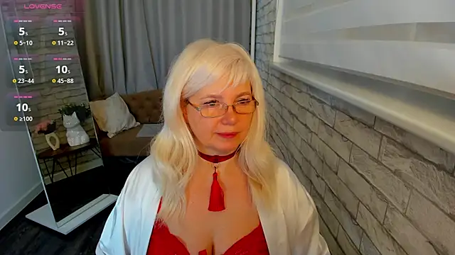 Snapshot of Hella_Fabel chatting on September 15, 1:36 am Hella Fabel online show from September 15, 1:36 am