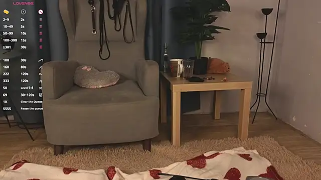 Snapshot of laracroftmansion chatting on September 24, 5:12 pm laracroftmansion online show from September 24, 5:12 pm