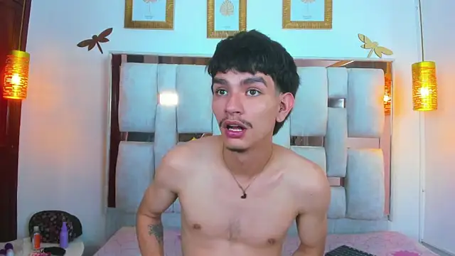LilyAndJuan online show from September 19, 7:13 pm