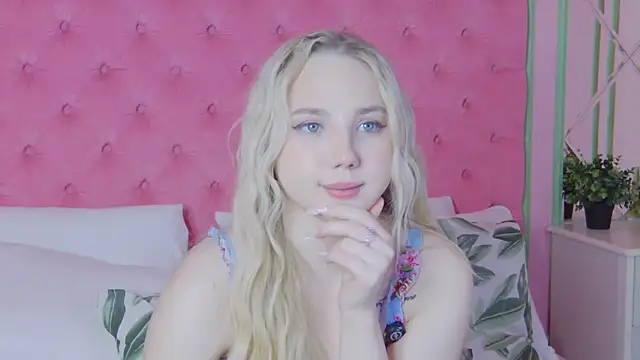 Sky Cutie online show from February 19, 4:45 am