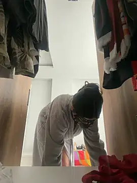 0gece0 online show from April 11, 9:02 am