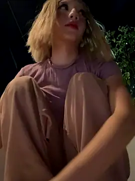 Snapshot of SweetBunnyGF chatting on October 29, 11:29 pm SweetBunnyGF online show from October 29, 11:29 pm