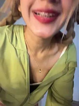 Snapshot of SweetBunnyGF chatting on September 25, 12:43 am SweetBunnyGF online show from September 25, 12:43 am