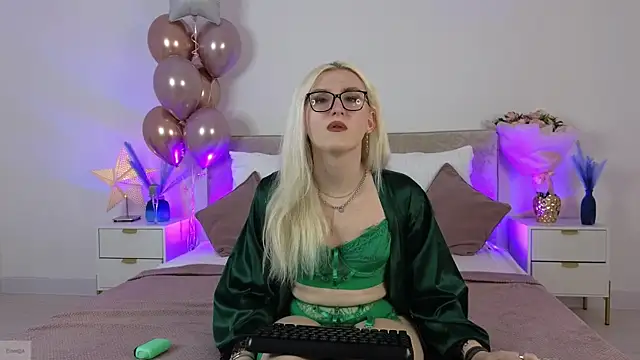 Snapshot of Jules_night chatting on October 21, 9:08 pm Jules night online show from October 21, 9:08 pm