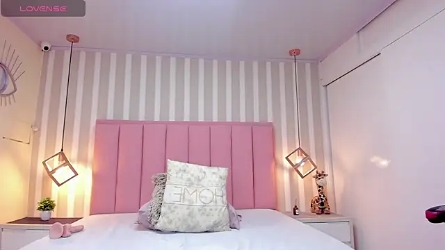 Snapshot of KATIAMOSS1 chatting on October 25, 12:46 pm KATIAMOSS1 online show from October 25, 12:46 pm