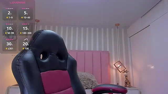 Snapshot of KATIAMOSS1 chatting on October 22, 12:43 pm KATIAMOSS1 online show from October 22, 12:43 pm